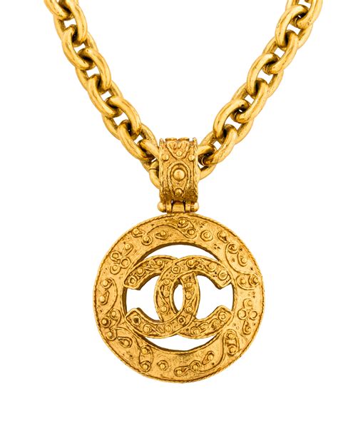 chanel nameplate necklace|Chanel pendant logos 10k.